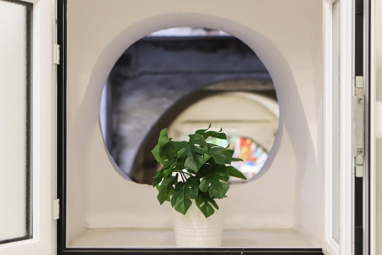 Cozy Apartment In Piazza Cavour By Wonderful Italy ナポリ エクステリア 写真